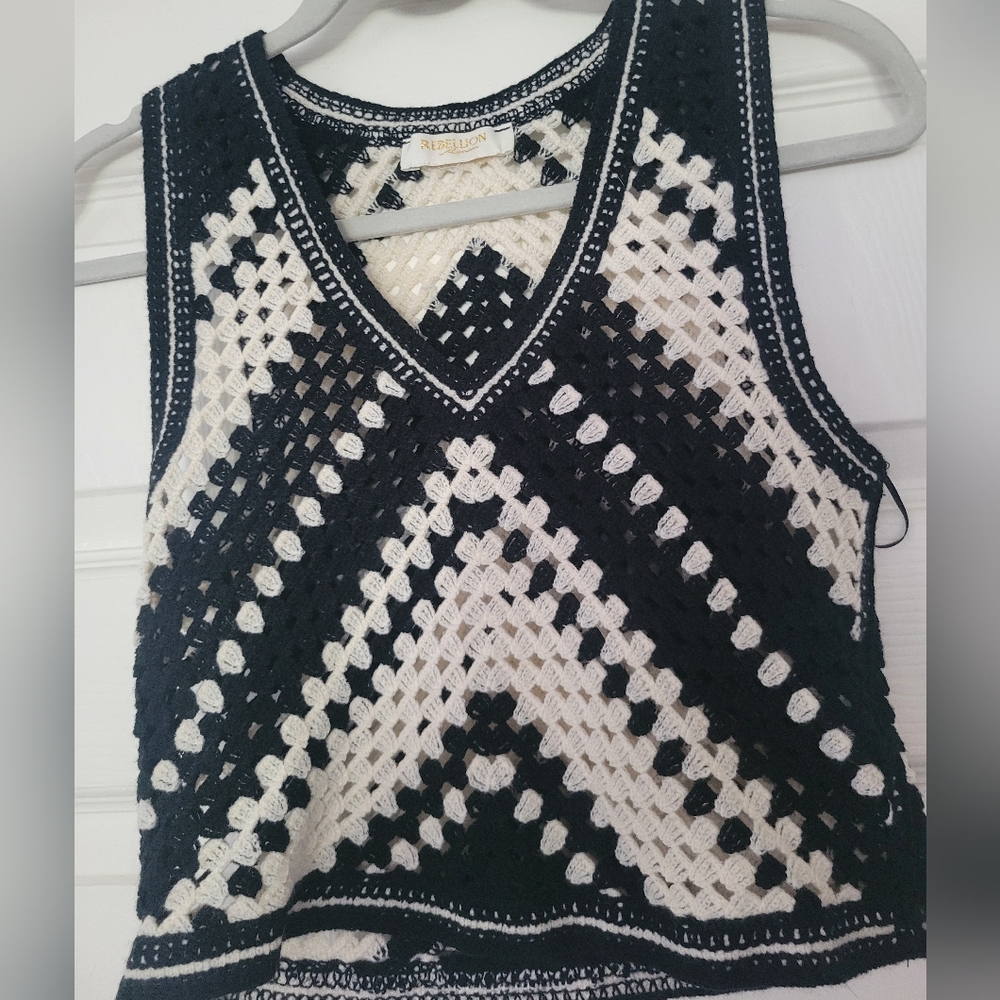 Rebellion Again Womens Black/White/Cream Crochet Sleeveless Cropped Top Vest XS
